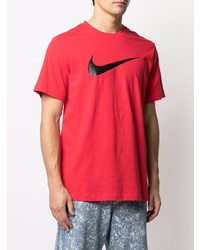 rotes und schwarzes bedrucktes T-Shirt mit einem Rundhalsausschnitt von Nike