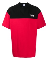 rotes und schwarzes T-Shirt mit einem Rundhalsausschnitt von Vetements