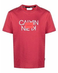 rotes und weißes bedrucktes T-Shirt mit einem Rundhalsausschnitt von Calvin Klein