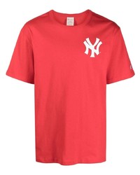 rotes und weißes bedrucktes T-Shirt mit einem Rundhalsausschnitt von Champion