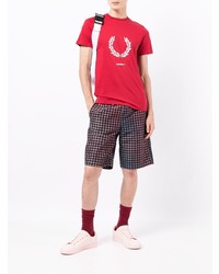rotes und weißes bedrucktes T-Shirt mit einem Rundhalsausschnitt von Fred Perry