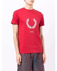 rotes und weißes bedrucktes T-Shirt mit einem Rundhalsausschnitt von Fred Perry