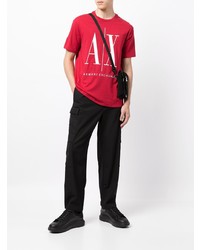 rotes und weißes bedrucktes T-Shirt mit einem Rundhalsausschnitt von Armani Exchange