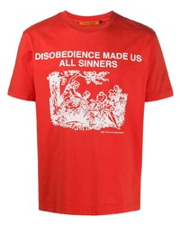 rotes und weißes bedrucktes T-Shirt mit einem Rundhalsausschnitt von Vyner Articles