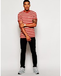 rotes und weißes horizontal gestreiftes T-Shirt mit einem Rundhalsausschnitt