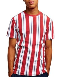 rotes vertikal gestreiftes T-Shirt mit einem Rundhalsausschnitt