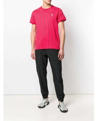 rotes vertikal gestreiftes T-Shirt mit einem Rundhalsausschnitt von Fila