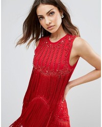 rotes Perlen gerade geschnittenes Kleid
