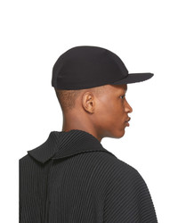 schwarze Baseballkappe von Homme Plissé Issey Miyake