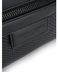 schwarze Bauchtasche von Bottega Veneta