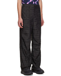 schwarze bedruckte Chinohose von McQ