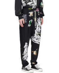 schwarze bedruckte Chinohose von Vivienne Westwood