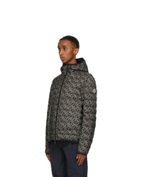 schwarze bedruckte Daunenjacke von Moncler