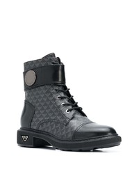 schwarze bedruckte flache Stiefel mit einer Schnürung aus Leder von Emporio Armani