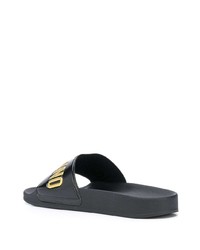 schwarze bedruckte Gummi Sandalen von Moschino