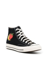 schwarze bedruckte hohe Sneakers von Converse