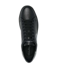 schwarze bedruckte Leder niedrige Sneakers von Salvatore Ferragamo