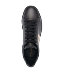 schwarze bedruckte Leder niedrige Sneakers von Salvatore Ferragamo