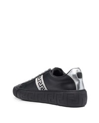 schwarze bedruckte Leder niedrige Sneakers von Versace