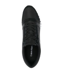 schwarze bedruckte Leder niedrige Sneakers von Calvin Klein