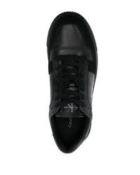 schwarze bedruckte Leder niedrige Sneakers von Calvin Klein Jeans