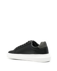 schwarze bedruckte Leder niedrige Sneakers von Calvin Klein