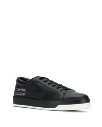 schwarze bedruckte Leder niedrige Sneakers von Calvin Klein