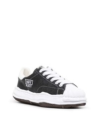 schwarze bedruckte Leder niedrige Sneakers von Maison Mihara Yasuhiro