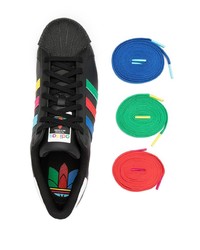 schwarze bedruckte Leder niedrige Sneakers von adidas