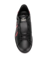 schwarze bedruckte Leder niedrige Sneakers von Valentino Garavani