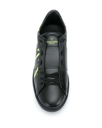 schwarze bedruckte Leder niedrige Sneakers von Valentino Garavani