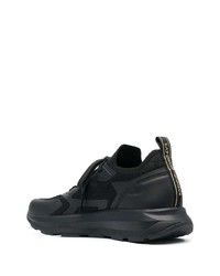 schwarze bedruckte niedrige Sneakers von Ea7 Emporio Armani