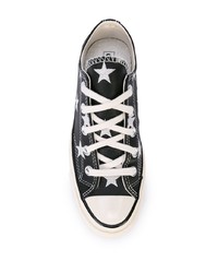 schwarze bedruckte niedrige Sneakers von Converse