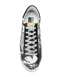 schwarze bedruckte niedrige Sneakers von Golden Goose Deluxe Brand