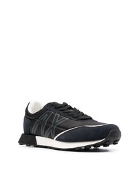 schwarze bedruckte niedrige Sneakers von Armani Exchange