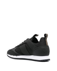 schwarze bedruckte niedrige Sneakers von Ea7 Emporio Armani