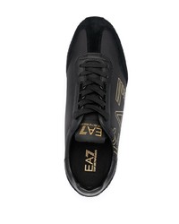 schwarze bedruckte niedrige Sneakers von Ea7 Emporio Armani