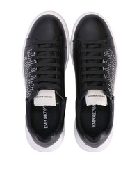 schwarze bedruckte niedrige Sneakers von Emporio Armani