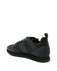 schwarze bedruckte niedrige Sneakers von Ea7 Emporio Armani