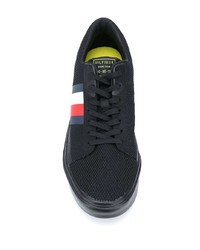 schwarze bedruckte Segeltuch niedrige Sneakers von Tommy Hilfiger