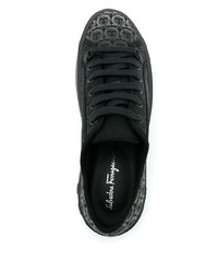 schwarze bedruckte Segeltuch niedrige Sneakers von Salvatore Ferragamo