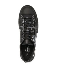 schwarze bedruckte Segeltuch niedrige Sneakers von Valentino Garavani