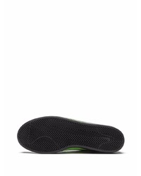 schwarze bedruckte Segeltuch niedrige Sneakers von Nike