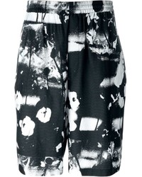 schwarze bedruckte Shorts von McQ by Alexander McQueen