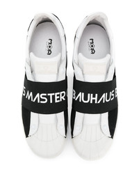 schwarze bedruckte Slip-On Sneakers aus Leder von MOA - Master of Arts