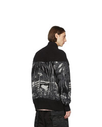 schwarze bedruckte Strickjacke mit einem Schalkragen von Sacai