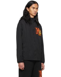 schwarze bedruckte Windjacke von Moschino