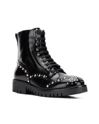 schwarze beschlagene flache Stiefel mit einer Schnürung aus Leder von McQ Alexander McQueen