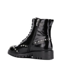 schwarze beschlagene flache Stiefel mit einer Schnürung aus Leder von McQ Alexander McQueen