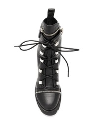 schwarze beschlagene flache Stiefel mit einer Schnürung aus Leder von Giuseppe Zanotti Design